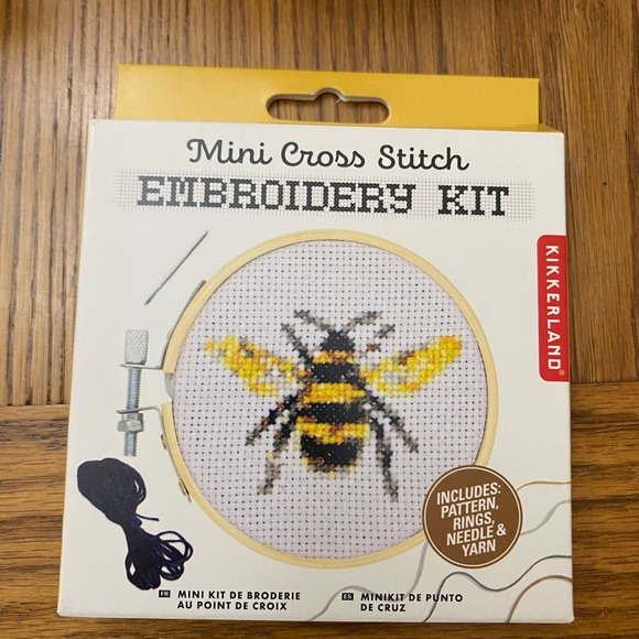 Bee Mini Cross Stitch Embroidery Kit - Picture 2 of 3